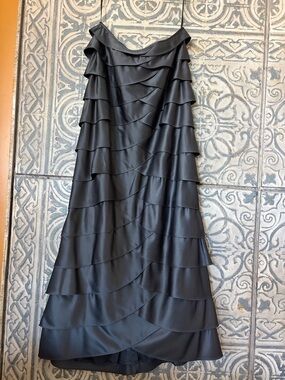 Adrianna Papell Black Tiered Ruffle A-Line Skirt (Size 6)